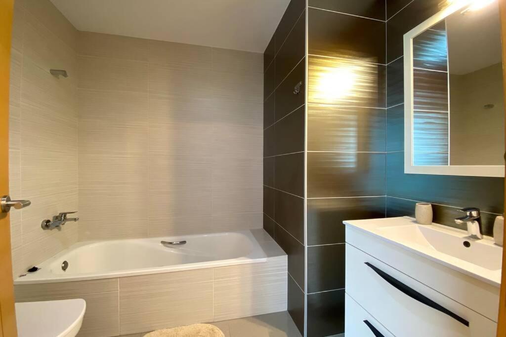 Chalet Moderno Con Piscina En Mont - Roige Bahia מראה חיצוני תמונה
